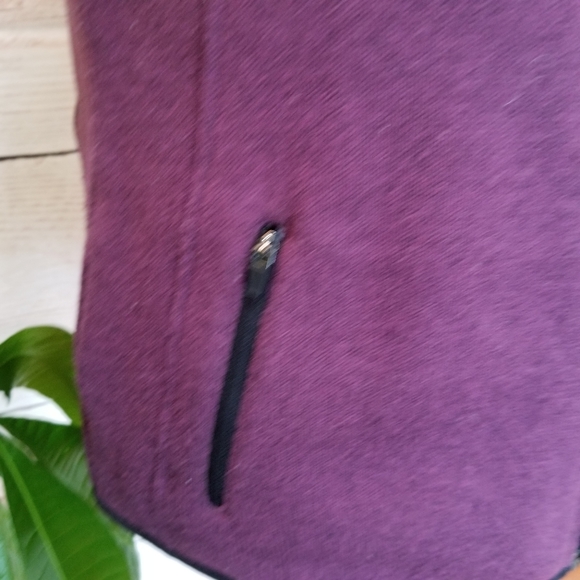 3/$28 Old Navy Active Women's Vest Sz XS - Picture 8 of 8